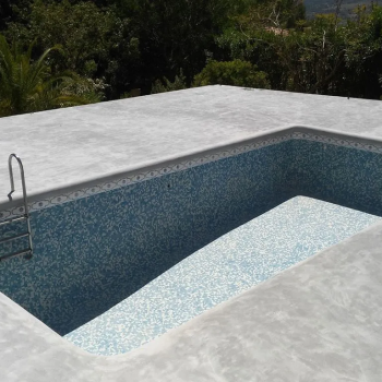 Aplicación de microcemento en piscinas en Sant Jordi